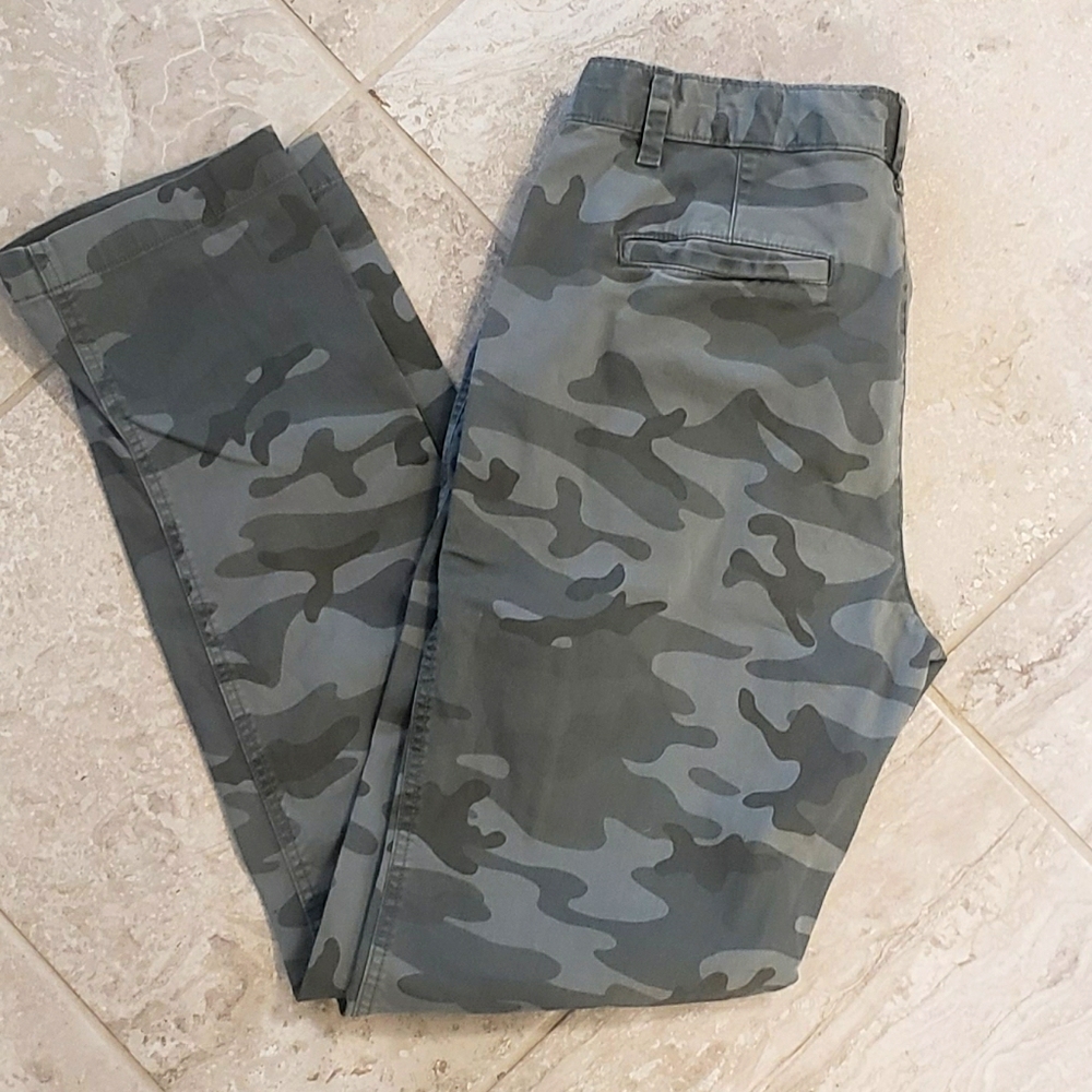 GAP camouflage khakis Girlfriend Chino